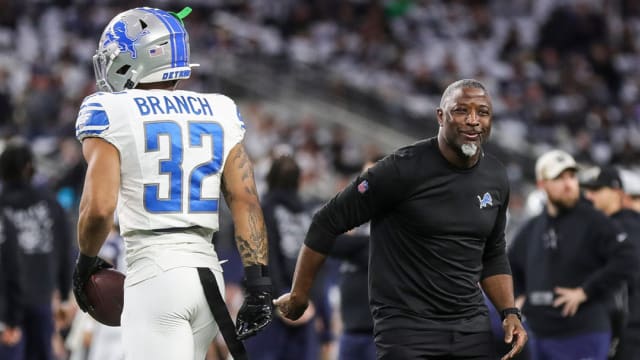 Detroit Lions defensive coordinator Aaron Glenn